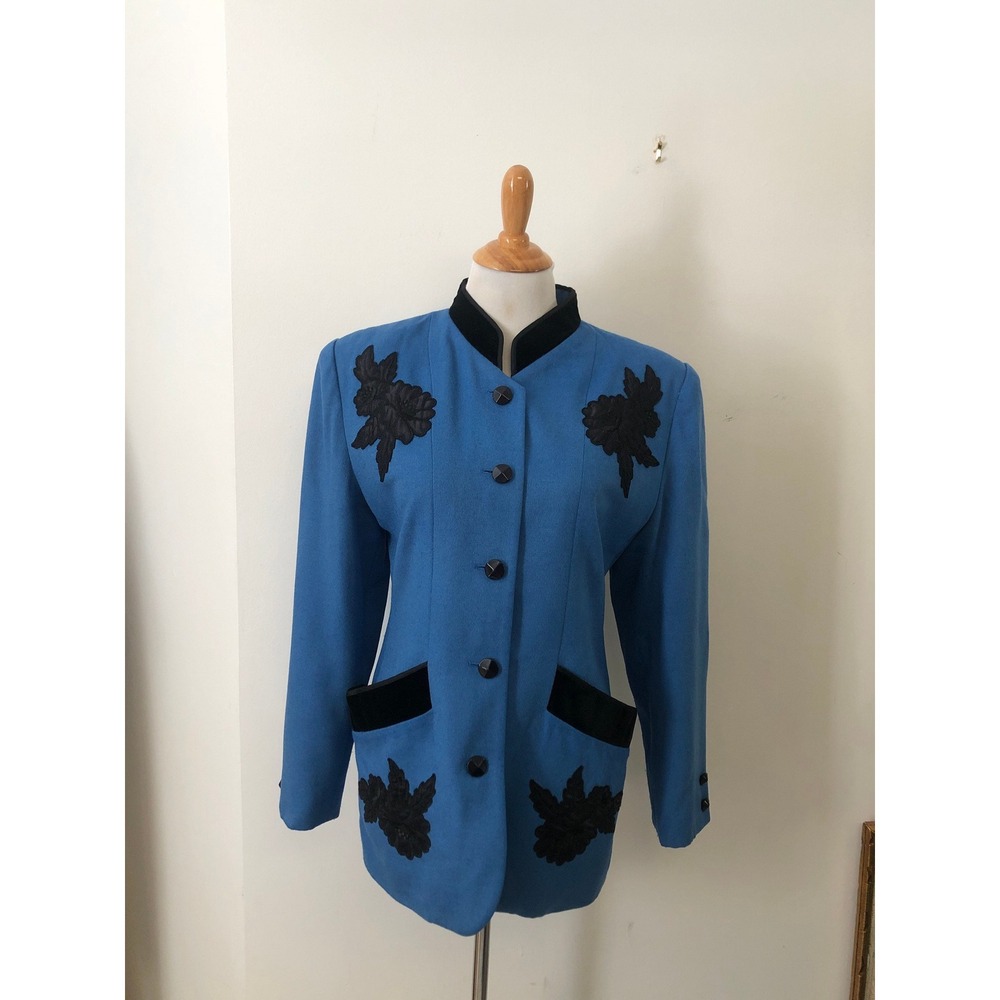 Vintage Nina Ricci blue one breasted blazer with embroidery of flowers